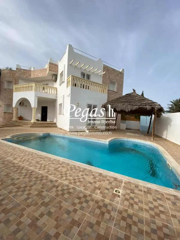 photo bien une maison avec piscine à louer dans la zone touristique djerba avec piscine